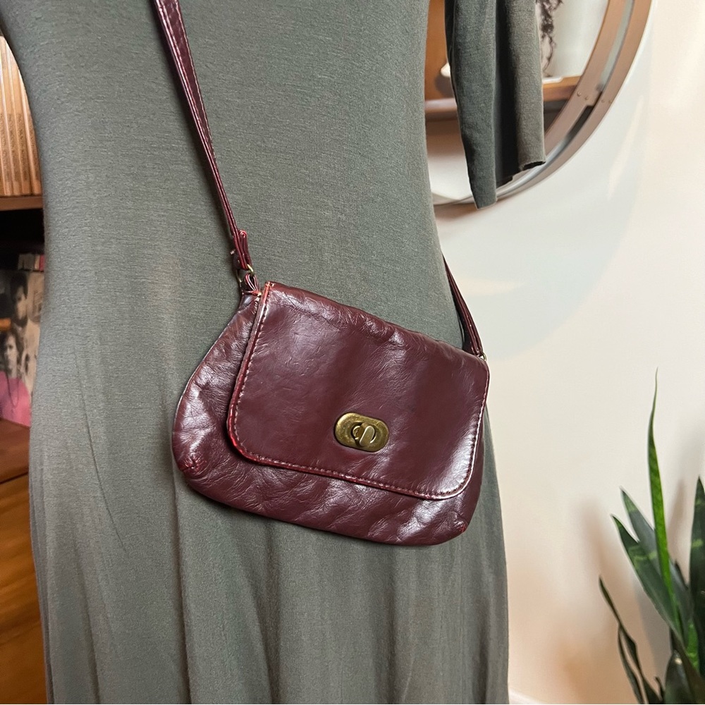 Small Cross Body Burgundy Purse!